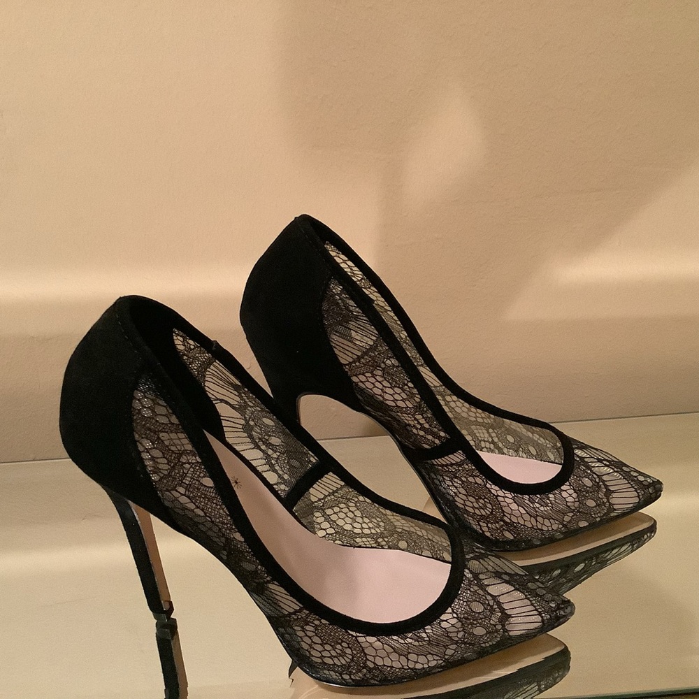 Shoe Dazzle Zanita black lace pumps, size 7.5